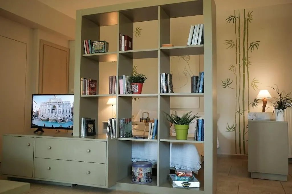 Apartment With Garden In Thessaloniki.